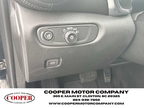 Used 2025 Chevrolet Blazer LT FWD image 27