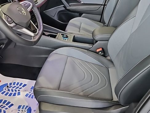 New 2026 Volkswagen Tiguan SE image 28