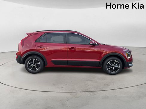 New 2025 Kia Niro EX image 3