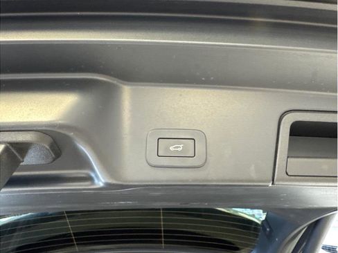 Used 2024 Land Rover Range Rover Evoque Dynamic SE image 34