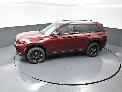 New 2025 Jeep Grand Cherokee Altitude w/ Trailer Tow Package image 42