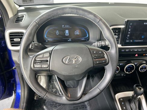Used 2023 Hyundai Venue Limited w/ Cargo Package FWD image 11