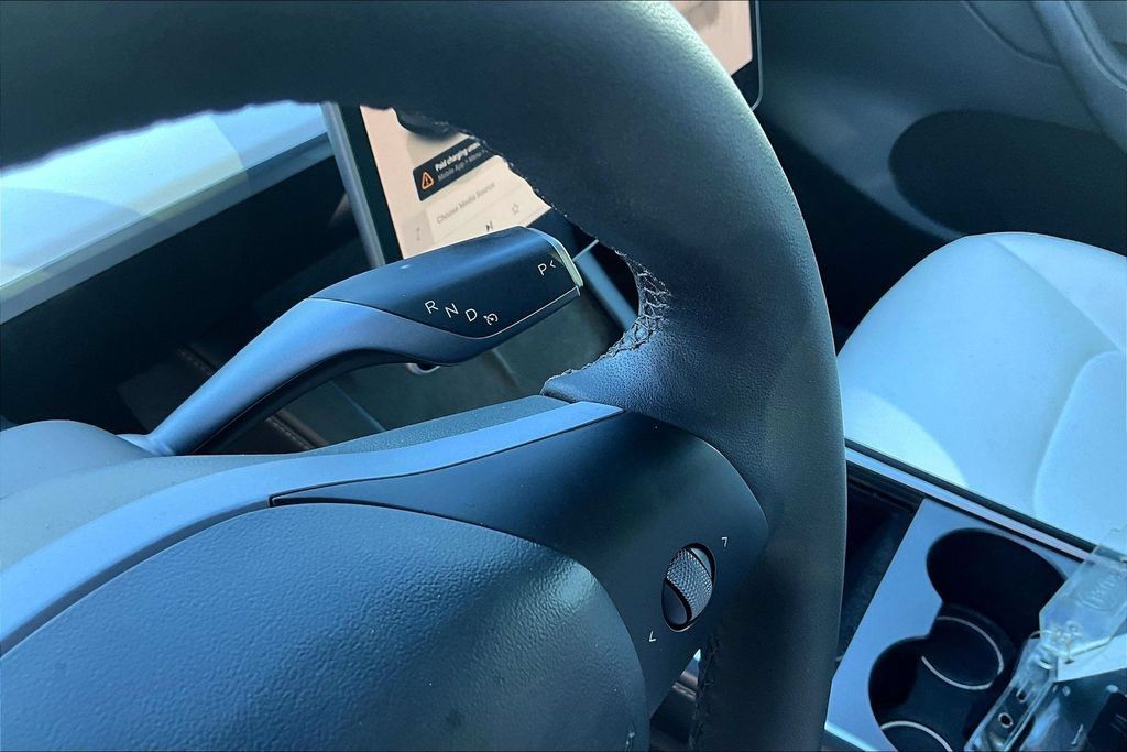 Used 2022 Tesla Model Y Performance AWD/4WD image 16
