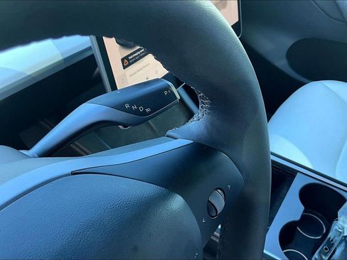 Used 2022 Tesla Model Y Performance AWD/4WD image 16
