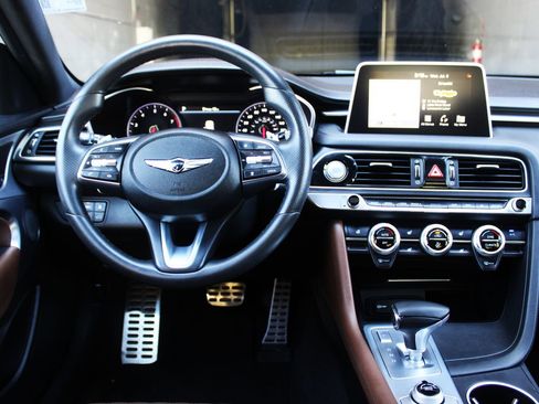 Used 2021 Genesis G70 3.3T RWD image 18