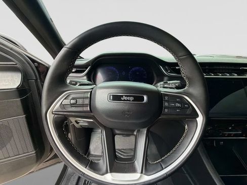 Used 2025 Jeep Grand Cherokee L Altitude AWD/4WD image 28