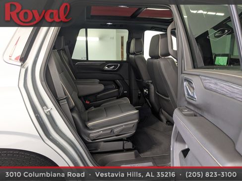 Used 2023 GMC Yukon SLT w/ SLT Premium Package image 10