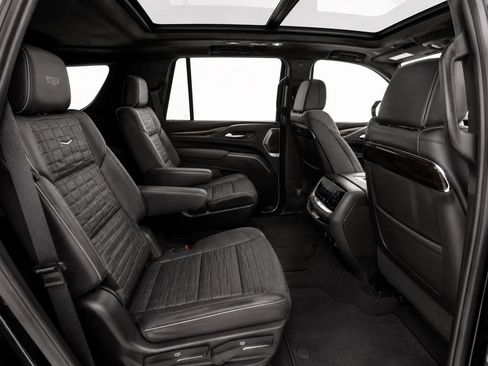 Used 2021 Cadillac Escalade ESV Premium Luxury Platinum AWD/4WD image 17