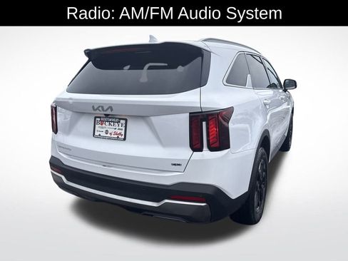 Used 2024 Kia Sorento S image 3