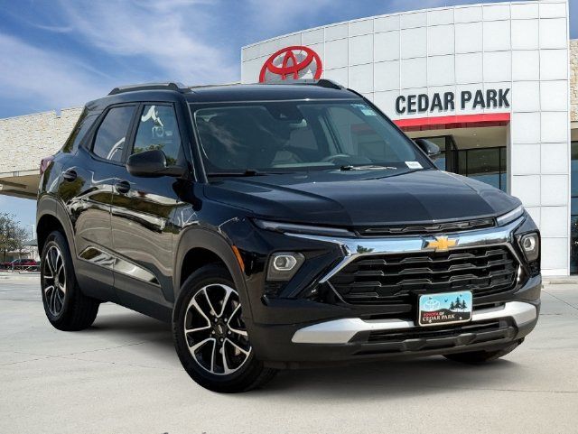 Used 2025 Chevrolet TrailBlazer LT FWD image 1