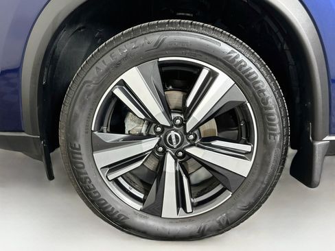 Used 2025 Nissan Rogue SL FWD image 11