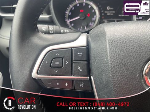 Used 2023 Toyota Highlander LE AWD/4WD image 19