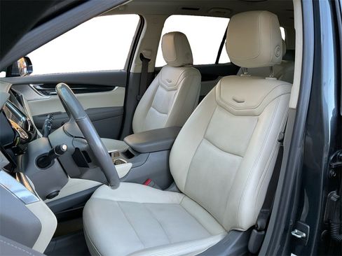 Used 2020 Cadillac XT6 Premium Luxury image 28