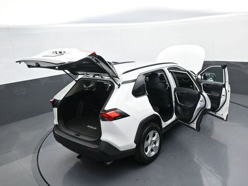 Used 2020 Toyota RAV4 LE image 31