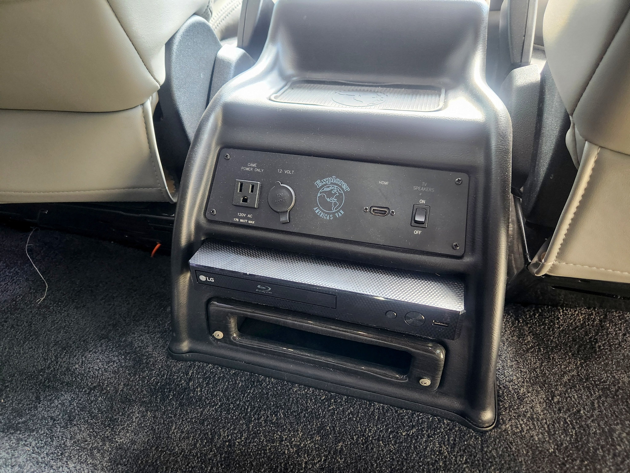 Used 2023 Ford Transit 150 Low Roof AWD image 28