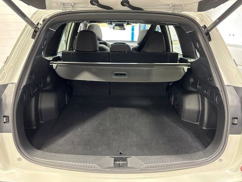 Used 2025 Subaru Forester Premium AWD/4WD image 38