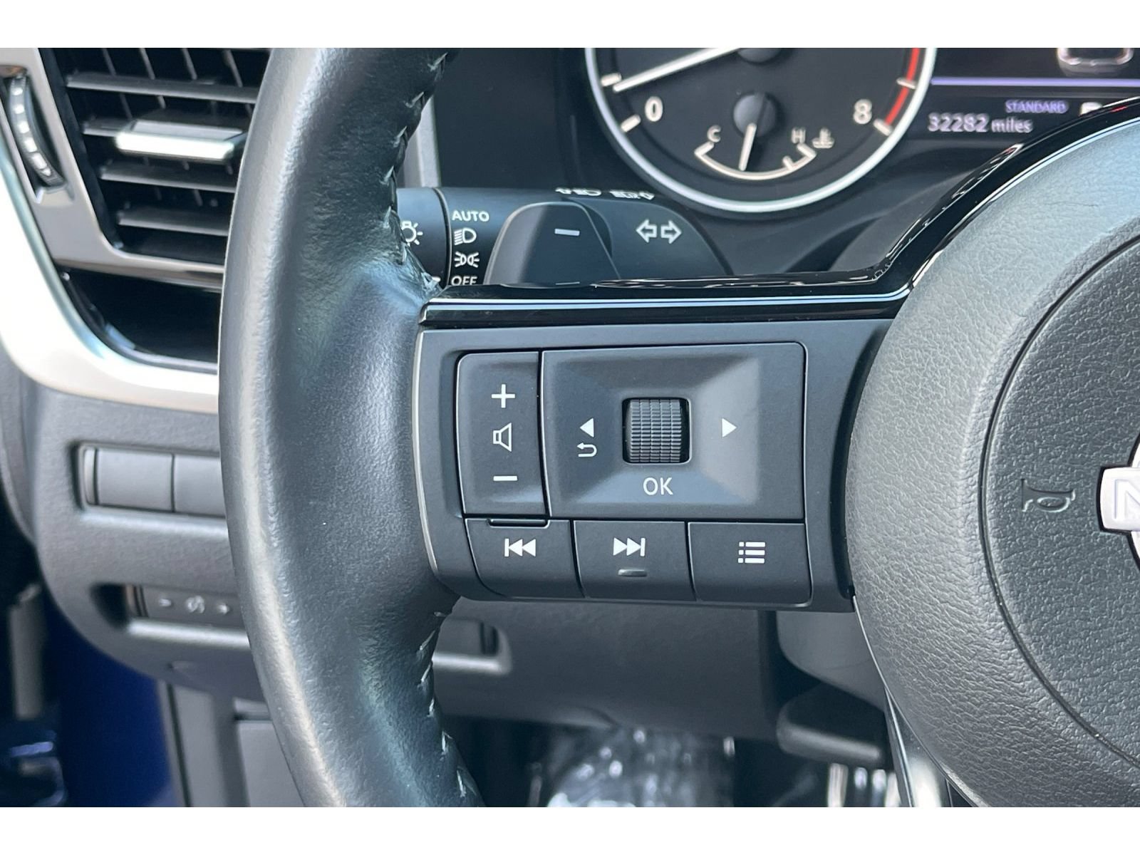 Used 2023 Nissan Rogue SL w/ SL Premium Package FWD image 35