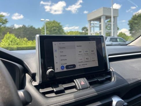 Used 2024 Toyota RAV4 XLE AWD/4WD image 25