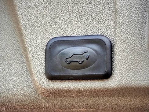 Used 2011 Chevrolet Traverse LT w/ Personal Connectivity Package AWD/4WD image 13