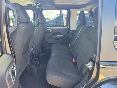 Used 2023 Jeep Wrangler Unlimited Sahara AWD/4WD image 11