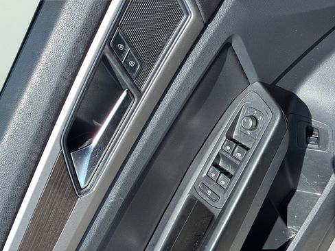 Used 2019 Volkswagen Atlas SE FWD image 21