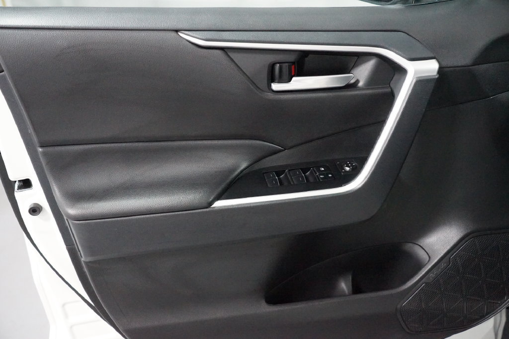 Certified 2025 Toyota RAV4 XLE FWD image 30