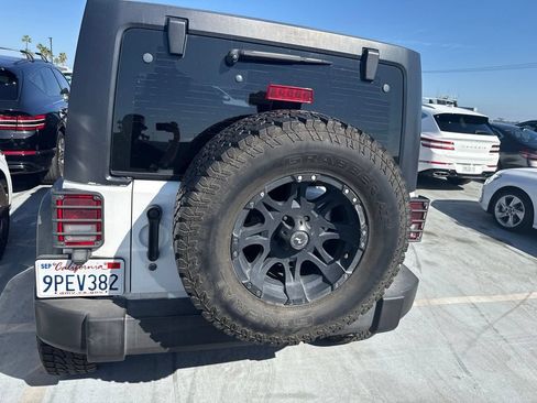 Used 2015 Jeep Wrangler Unlimited Sport w/ Max Tow Package AWD/4WD image 5