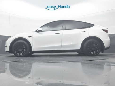 Used 2022 Tesla Model Y Long Range AWD/4WD image 28