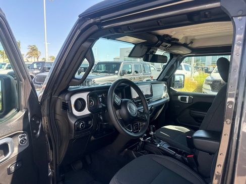 Used 2025 Jeep Wrangler Unlimited Sport AWD/4WD image 15