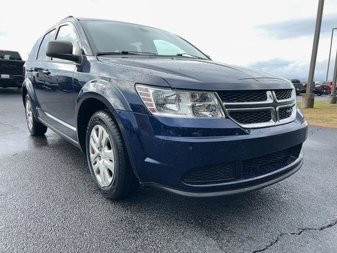 Used 2020 Dodge Journey SE image 3