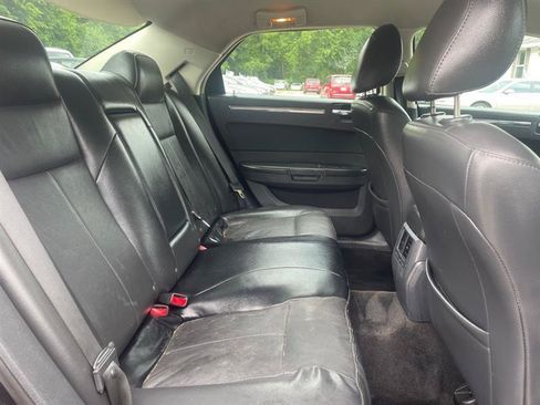 Used 2010 Chrysler 300 Touring RWD image 13