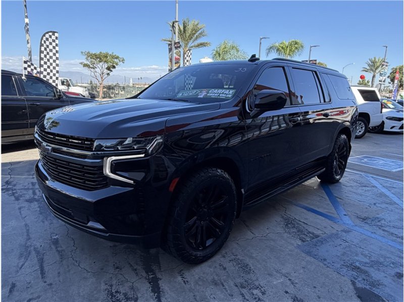 Used 2022 Chevrolet Suburban RST w/ Max Trailering Package AWD/4WD image 3