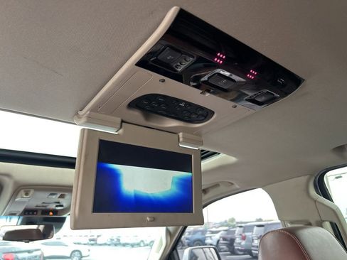 Used 2019 Cadillac Escalade ESV Premium Luxury AWD/4WD image 44