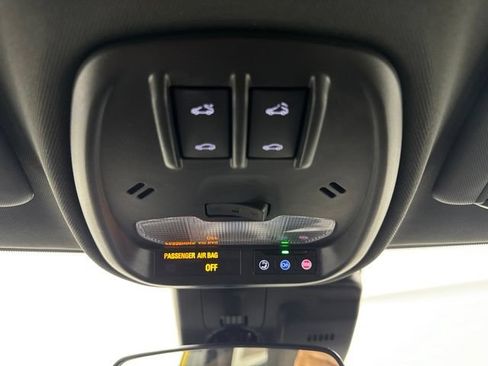 Used 2024 Chevrolet Trax RS w/ Sunroof Package FWD image 20