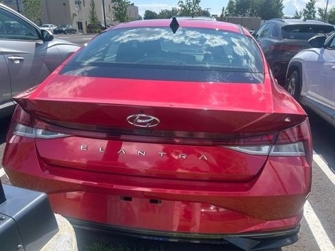 Used 2021 Hyundai Elantra SEL w/ Convenience + Premium Package FWD image 4