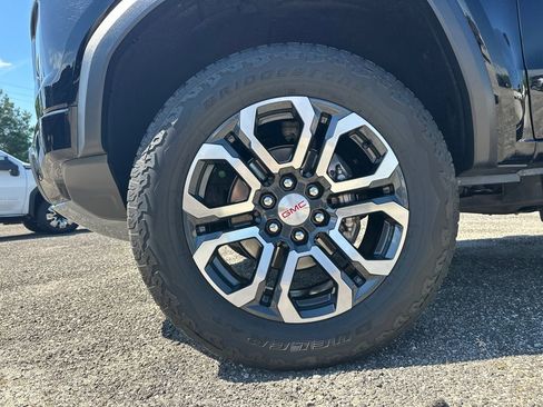 Used 2023 GMC Canyon AT4 w/ AT4 Premium Package AWD/4WD image 12