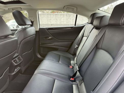 Used 2021 Lexus ES 300h w/ Premium Package image 17