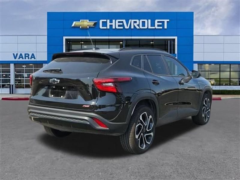 Certified 2026 Chevrolet Trax RS w/ Sunroof Package FWD image 5