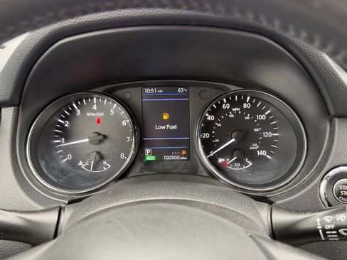 Used 2018 Nissan Rogue SV w/ Premium Package image 30