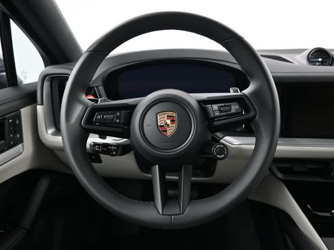 Used 2025 Porsche Cayenne Coupe image 13