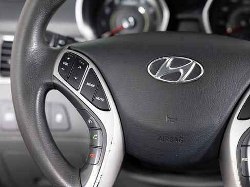 Used 2013 Hyundai Elantra GLS w/ Preferred Pkg image 29