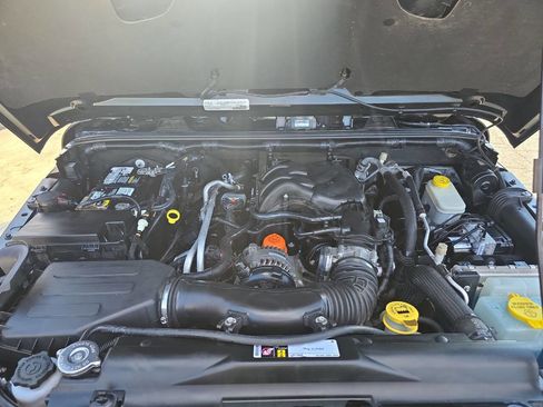 Used 2016 Jeep Wrangler Unlimited Rubicon image 28