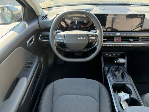 Used 2025 Kia K4 LX image 12