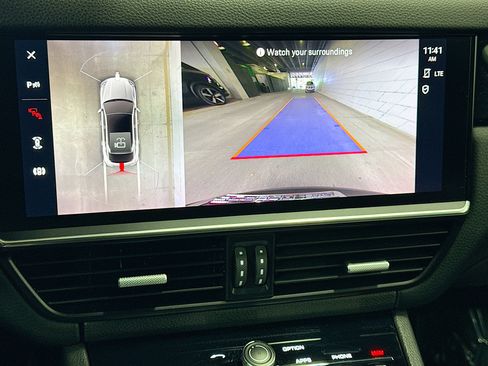 Certified 2022 Porsche Cayenne Coupe AWD/4WD image 32