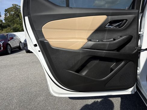 Used 2023 Chevrolet Traverse Premier image 37