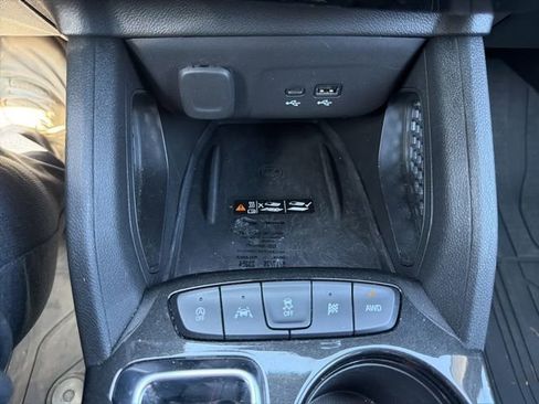 Used 2025 Chevrolet TrailBlazer RS AWD/4WD image 24