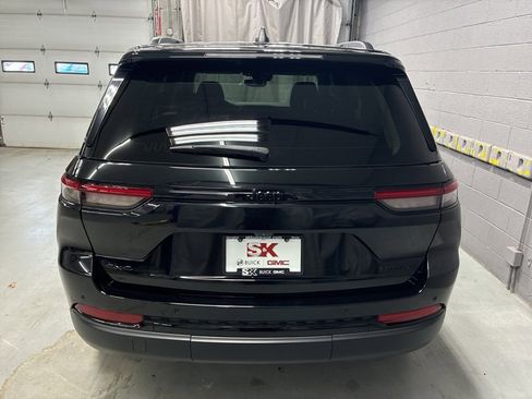 Used 2023 Jeep Grand Cherokee Limited w/ Black Appearance Package image 36
