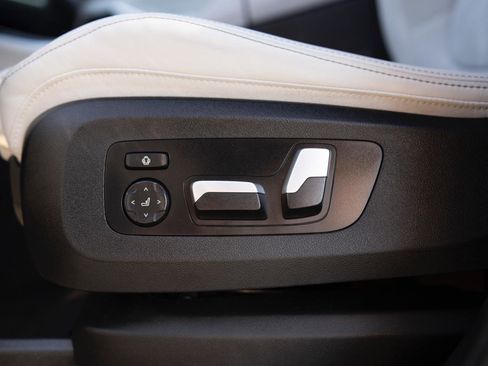 Used 2024 BMW X5 xDrive40i w/ M Sport Package image 12