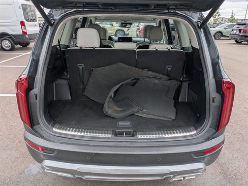 Used 2022 Kia Telluride SX w/ SX Prestige Package image 24