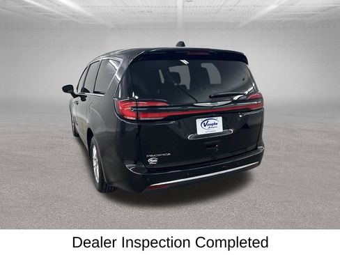 Used 2025 Chrysler Pacifica Select FWD image 11